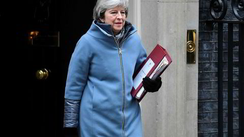 Sannhetens øyeblikk nærmer seg for statsminister Theresa May, her fotografert på vei ut av statsministerboligen i 10 Downing street onsdag.