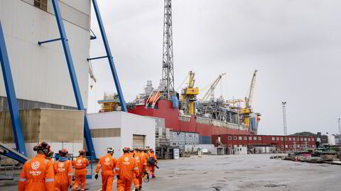 Produksjonsskipet Jotun på verftet Worley Rosenberg. Skipet skal neste år ut på Balder-feltet, men prosjektet er både forsinket for fordyret med flere milliarder kroner.