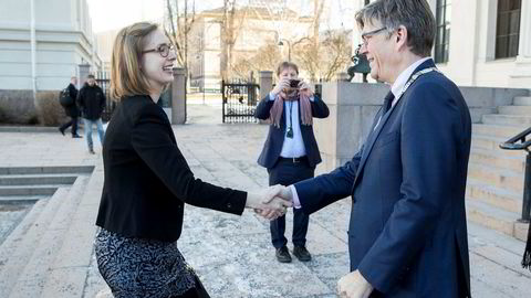 Iselin Nybø og rektor Svein Stølen ved Universitetet i Oslo.