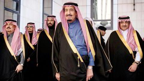 80 år gamle kong Salman bin Abdulaziz (i midten) av Saudi-Arabia. Foto: Spa, Afp/NTB Scanpix