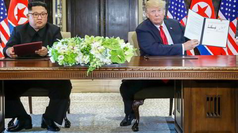 President Donald Trump (til høyre) møtte den nordkoreanske diktatoren Kim Jong-un for første gang i Singapore i juni 2018. Nå har de to lederne blitt enige om et nytt møte i Hanoi i slutten av februar.
