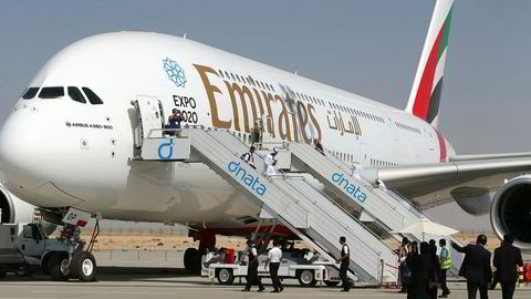 Et Airbus 380 tilhørende flyselskapet Emirates utstilt på Dubai Airshow i 2015.