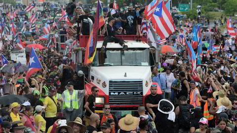 Demonstranter fylte opp hovedfartsåren gjennom San Juan mandag med krav om at guvernør Ricardo Rosselló må gå av. Foto: AP / NTB scanpix