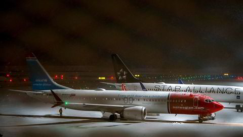 Piloter kritiserer både Boeing og myndigheter et ulykkene med flytypen Boeing 737 Max. Bildet viser Norwegian LN-BKC som er ett av flyselskapets 18 fly av typen MAX 8 som er satt på bakken.