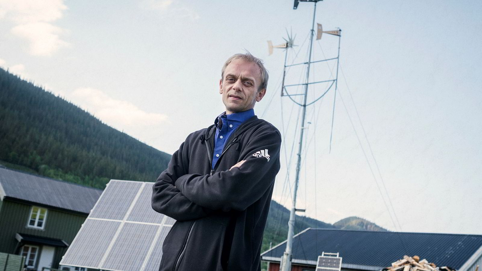 Her produserer Tore sin egen strøm i hagen