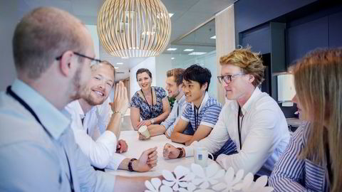 Det Norske Veritas har i år hanket inn åtte studenter fra ulike fagretninger, for å utvikle et forsvar mot cyberangrep. Fra høyre: Birte L. Steinsvik, Mads F. Kjeldsberg, Hong-Tan Lam, Anders Fjellvikås, Elisabet Line Haugsbø, Theodor L. Dokkan og Victor Lindbäck.