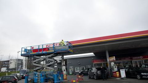 Her blir Statoil-stasjonen på Økern skiltet om til Circle K. Tirsdag er det Europa-lansering av kjeden som er Norges største bensinstasjonkjede. Foto: