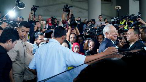 Malaysias tidligere statsminister Najib Razak og hans familie er tiltalt for maktmisbruk, hvitvasking av penger og skatteunndragelser i skandalen rundt investeringsselskapet 1MDB. Her forlater Razak høyesterett i Kuala Lumpur, Malaysia tidligere denne måneden.
