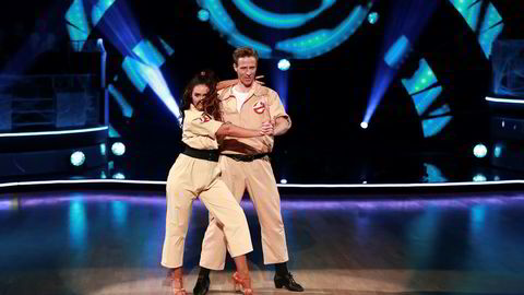 «Skal vi danse» samler fortsatt seere for TV 2. Her er fotballspiller Jan Gunnar Solli og dansepartneren Rikke Lund på parketten.