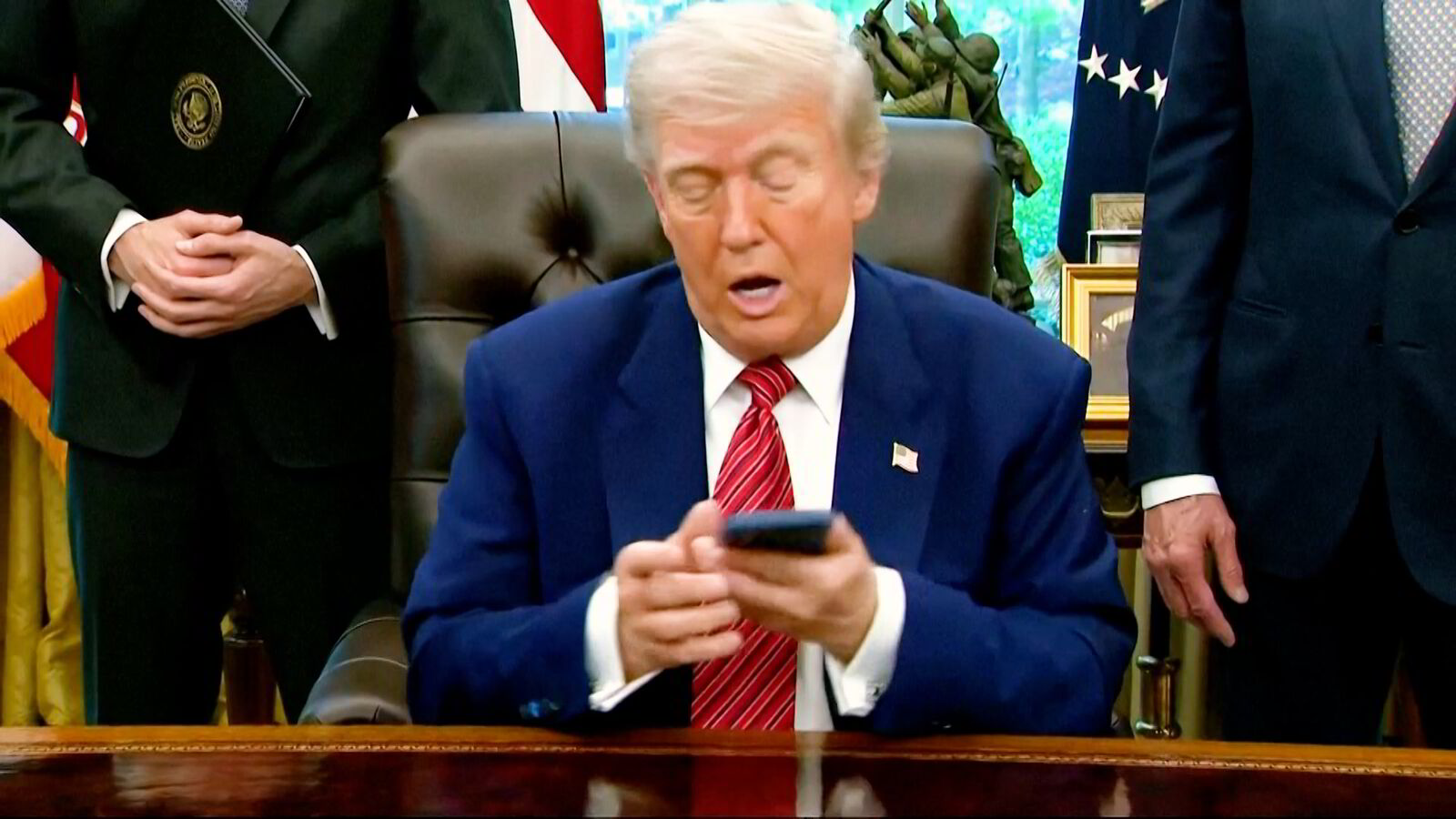 Får to telefoner før han legger ut om «bråkmakerne» på Harvard: – Kan jeg ta den?