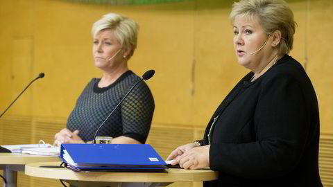 Finansminister Siv Jensen (Frp) (t.v.) og statsminister Erna Solberg (H) da regjeringen holdt pressekonferanse om endringer i statsbudsjettet. Foto: Håkon Mosvold Larsen /