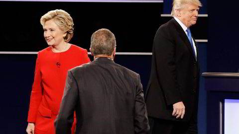 Hillary Clinton og Donald Trump går hver sin vei etter presidentkandidatdebatten på Hofstra University i Hempstead i New York. Foto: David Goldman/AP/NTB Scanpix