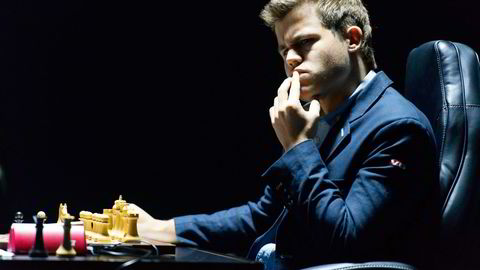 Magnus Carlsen tok ledelsen i sjakk-VM etter at han slo Vishy Anand med hvite brikker på lørdag. Foto: Yevgeny Reutov, Epa/NTB Scanpix