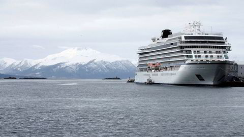 Cruiseskipet Viking Sky i Molde havn.