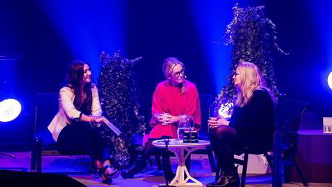 Fra venstre: Anya Eldan, Anita Krohn Traaseth og konferansier Natasha Friis Saxberg på scenen under Oslo Innovation Week. Foto: OIW