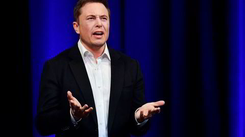 Tesla fikk streng beskjed om å holde Elon Musk sin Twitter-bruk under kontroll. Det går heller dårlig.