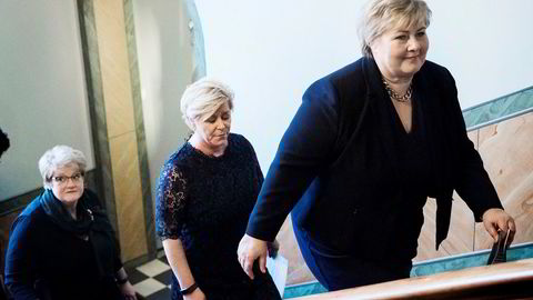 Venstre-leder Trine Skei Grande, Frp-leder Siv Jensen og Høyre-leder Erna Solberg har hatt hver sin trøblete sak å håndtere samtidig med at de har gått i regjering sammen.