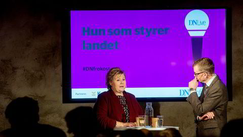 Statsminister Erna Solberg blir intervjuet av politisk redaktør i DN, Kjetil B. Alstadheim.