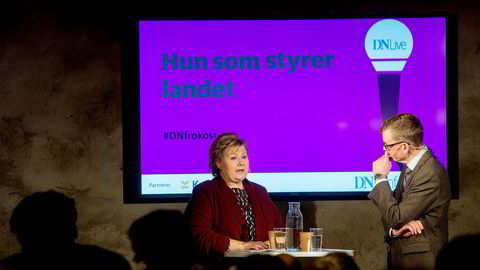 Statsminister Erna Solberg blir intervjuet av politisk redaktør i DN, Kjetil B. Alstadheim.