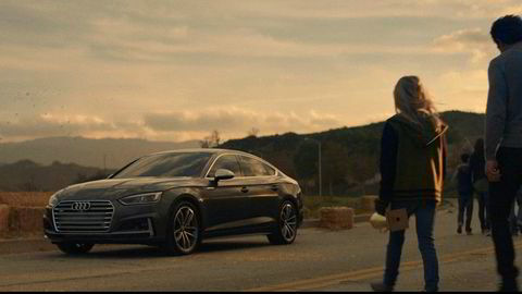 Audis reklamefilm skulle vise at det støtter kvinners rettigheter til likelønn.