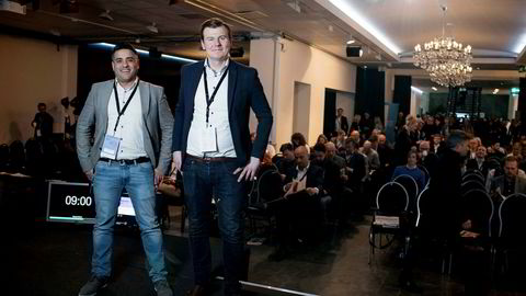 Soheil Dabestani (til venstre) og Petter Risøe holdt innlegg på DNs helseteknologikonferanse tirsdag. De har laget et system de mener blant annet kan halvere tiden helsepersonell bruker på å vandre mellom medisinrom, vaktrom og pasienters rom.