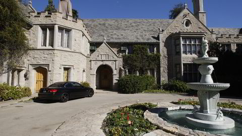 Det kjente «Playboy mansion» i Los Angeles har blitt solgt for 820 millioner kroner. Foto: REUTERS/Fred Prouser/File Photo