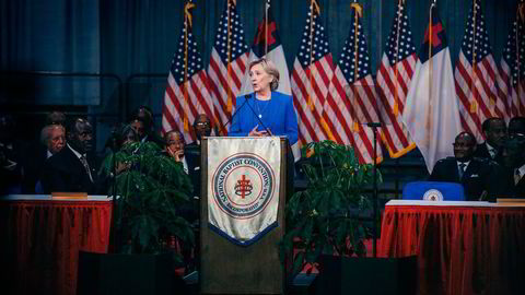 Hillary Clinton var sliten da hun talte til en kirkeforsamling i Kansas City forrige torsdag. Dagen etterpå fikk hun diagnostisert lungebetennelse, og har vært ute av spill store deler av den siste uken