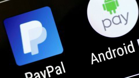 Den amerikanske netthandels-betalingstjenenesten PayPal gjøres tilgjengelig via DNBs mobilbank. Her PayPal-appens logo ved siden av Androids tilsvarende betalingsapp.