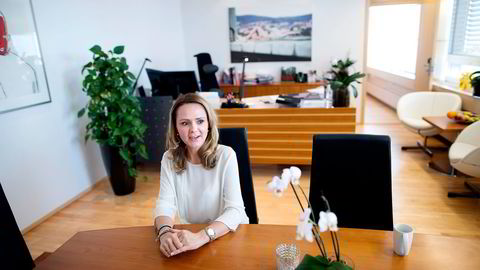 Det kulturdepartementet nå gjør, er rent spillfekteri. De kan forsvare seg overfor Esa med at alle har mulighet til å søke på ellers like vilkår. Men det er ikke sant. Det er neppe noen innen mediebransjen som vil kunne si at dette er en lisens som gir konkurrenter likebehandling, skriver artikkelforfatteren. Her er Kulturminister Linda Cathrine Hofstad Helleland. Foto: