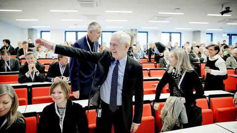 Tirsdag arrangerer Norges handelshøyskole et symposium til ære for professor Victor D. Norman, som går av med pensjon til nyttår. Til venstre på bildet er politisk redaktør Trine Eilertsen i Aftenposten, og SSB-direktør Christine B. Meyer – som er gift med Victor Norman.