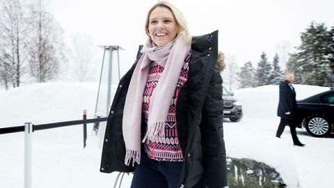 Statsråd Sylvi Listhaug (Frp) nektet å kommentere rabalderet om hennes Facebook-post da hun ankom regjeringens budsjettkonferanse i Hurdal mandag morgen. Etter budsjettkonferansen kommer hun til å svare. Men beklage gjør hun ikke.