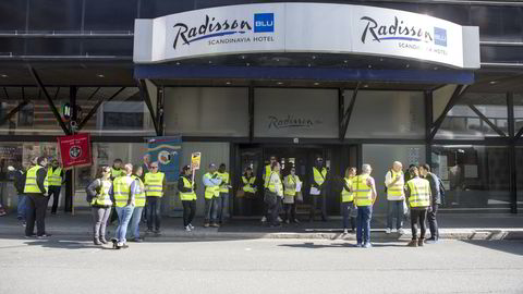 STREIKET. Radisson Blu-hotellet på Holbergs plass i Oslo var blant de stedene der ansatte ble tatt ut i streik. FOTO: Torstein Bøe /