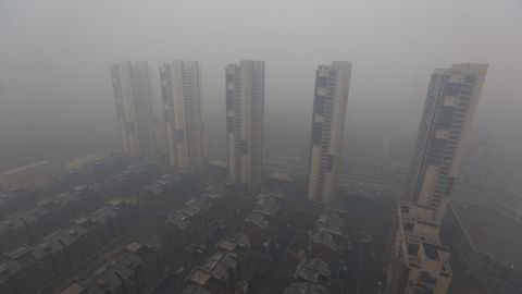 Forurensningen i Shenyang har nådd farlige nivåer. Foto: Stringer China out/Reuters/NTB scanpix
