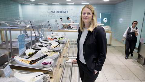 Driftsdirektør Kathinka Friis-Møller i Compass tar gjerne over sykehuskantiner. Her - foreløpig - i bedriftens egen. Foto: