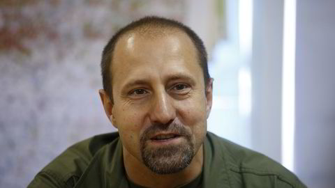 SNAKKER: Opprørsleder Alexander Khodakovsky under et intervju i Donetsk. Foto: