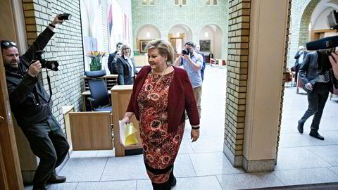 Statsminister Erna Solberg tar «æren» for regjeringens fikse idé om hvordan det kan brukes mer oljepenger utenom handlingsregelen.