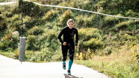 Maria Sagnes Wågan (26) har forbedret tiden på ti kilometer med syv minutter på fem år og løper nå milen på under 34 minutter. Her er hun på intervalløkt i Holmenkollen.
