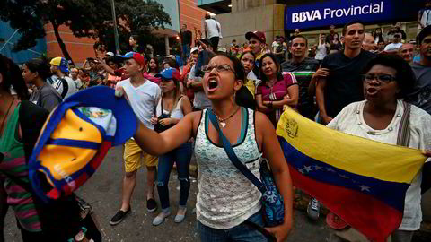 Under folkeavstemningen på søndag var det store protester mot Venezuelas president Maduro.