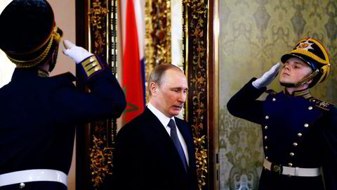 Russland sliter med den verste økonomisk krisen siden rubelkrisen på slutten av 90-tallet. Men president Vladimir Putin viser ingen tegn til å gi etter for de vestlige kravene på Krim og i Øst-Ukraina. Foto: Maxim Shipenkov/AP/NTB Scanpix