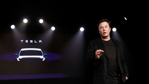 Tesla-sjef Elon Musk får ikke twitre om enkelte ting rundt Tesla uten forhåndsgodkjenning.