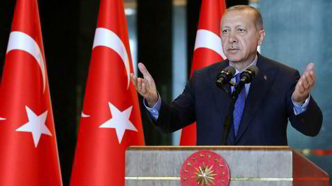Analytikere mener en varig stabilisering av Tyrkisk økonomi kan bare følge av endringer i president Recep Tayyip Erdogans politikk.