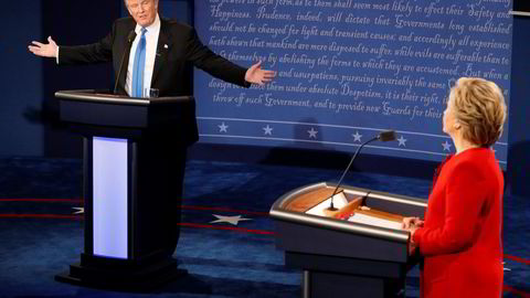 Tøffe tak under nattens første direkte tv-sendte debatt mellom presidentkandidatene Donal Trump og Hillary Clinton. Foto: Rick Wilking/Reuters/NTB scanpix