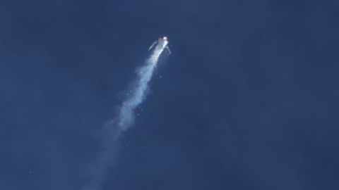 Richard Bransons Virgin Galactic SpaceTwo eksploderte i luften under en testflygning over Mojave-ørkenen i California fredag. Foto: Reuters/Kenneth Brown