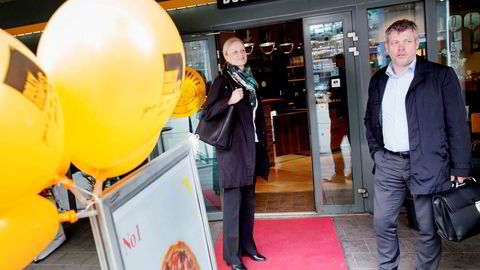 Fusjonsballongen sprakk for Dolly og Peppes. Her er toppsjefene i de to restaurantgrupperingene på tidspunktet da planene for pizzagiganten ble presentert - Marianne Ødegaard Ribe (fra venstre) i Norgesgruppen og Sverre Helno i Umoe restaurants.