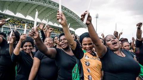 Tilhengere av Nkosazana Dlamini-Zuma under valgkampen i hennes hjemstat KwaZulu-Natal i forkant av ANCs partikongress. Partiet er splittet og det er knyttet stor spenning til ledervalget.