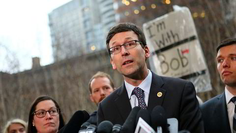 Delstatsjustisminister i Washington Bob Ferguson taler under en pressekonferanse 3. februar.