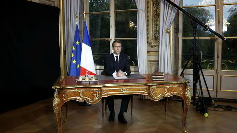 Frankrikes president Emmanuel Macron sier at Notre-Dame skal gjenreises innen fem år.