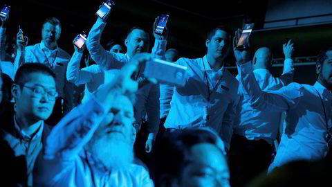 Samsung-ansatte med Galaxy S8-telefoner under lanseringen i New York 29. mars.