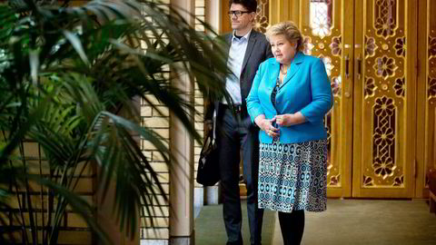 Rune Alstadsæter (t.v) har jobbet som rådgiver for statsminister Erna Solberg i to år. Nå blir han ny kommunikasjonssjef i Høyre.
                  Foto: Fredrik Solstad