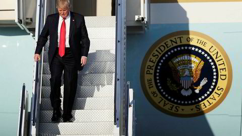 USAs president Donald Trump har to ganger blitt avvist i rettssystemet med immigrasjonsforbudet de siste dagene. Fredag ankom Trump flyplassen Palm Beach i Florida og tilbrakte helgen på sitt private resort Mar-a-Lago.